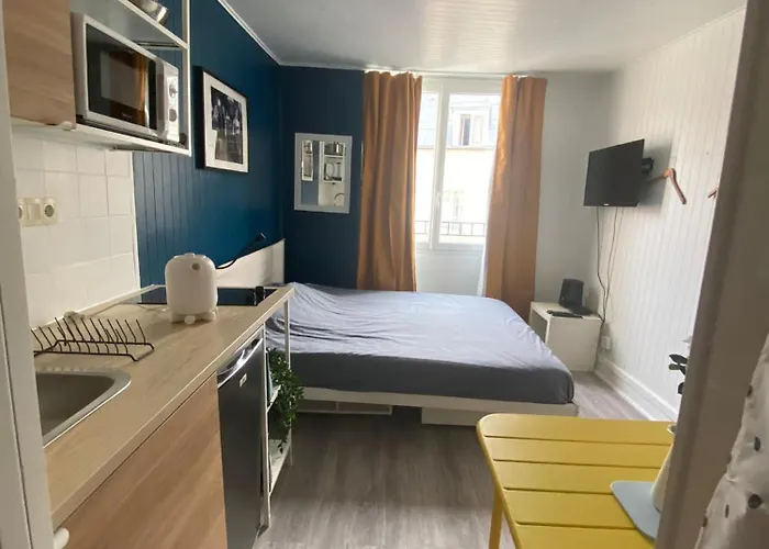 Beautifull Small Flat Parijs