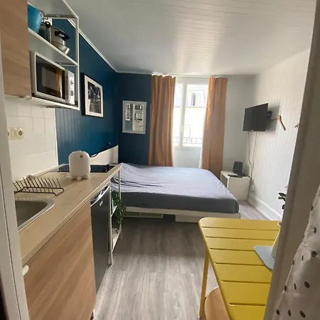 Beautifull Small Flat باريس